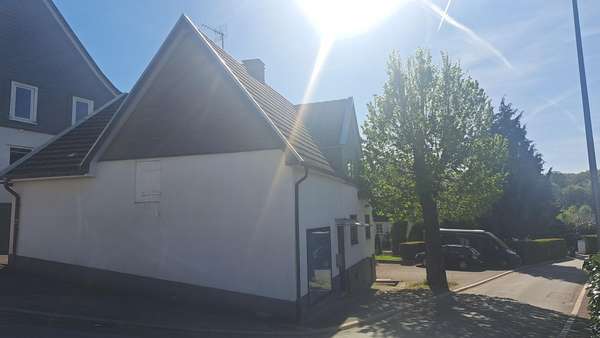 Aussenansicht Seite - Einfamilienhaus in 57413 Finnentrop mit 125m² kaufen