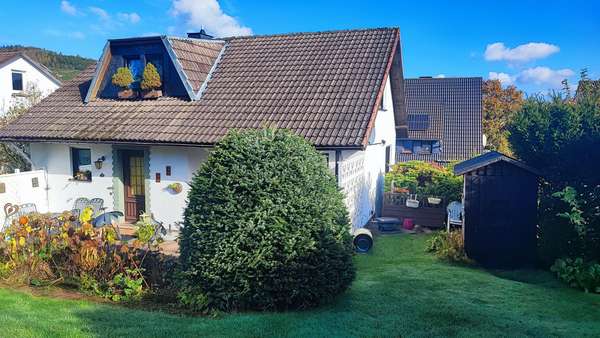 Außenansicht Gartenseite - Einfamilienhaus in 57392 Schmallenberg mit 132m² kaufen