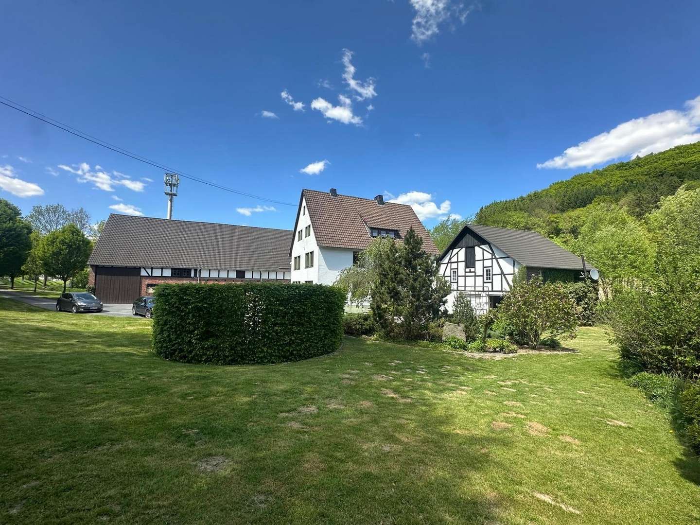 gesamte Liegenschaft Bild 1 - Reiterhof in 59889 Eslohe mit 347m² kaufen
