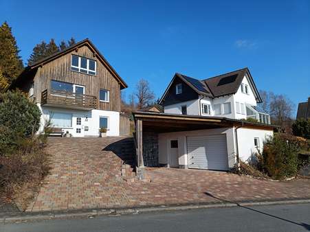 Ansicht mit Garage - Einfamilienhaus in 57392 Schmallenberg mit 135m² kaufen