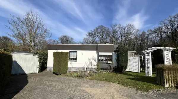 Entspannt wohnen am Waldrand auf einer Ebene