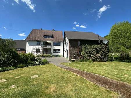 Wohnhaus mit Partyraum und Garagen Bild 2 - Reiterhof in 59889 Eslohe mit 347m² kaufen