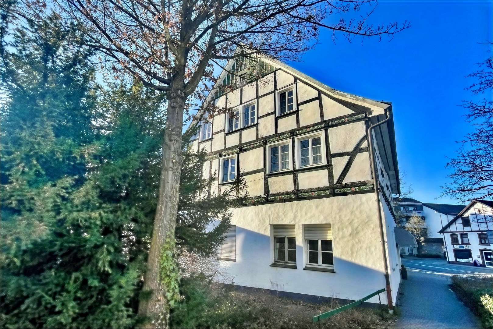 Außenansicht Außenansicht - Mehrfamilienhaus in 59846 Sundern mit 195m² kaufen