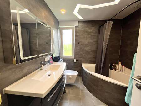 Badezimmer Badezimmer - Maisonette-Wohnung in 59821 Arnsberg mit 107m² kaufen