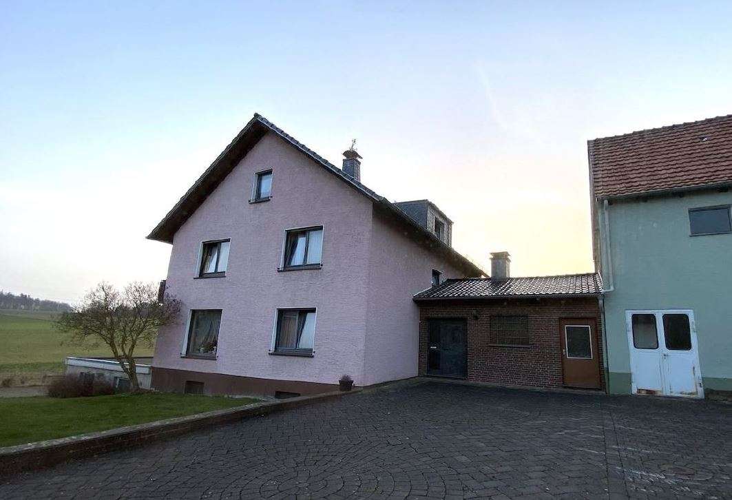 Titelbild - Einfamilienhaus in 33034 Brakel / Auenhausen mit 200m² kaufen