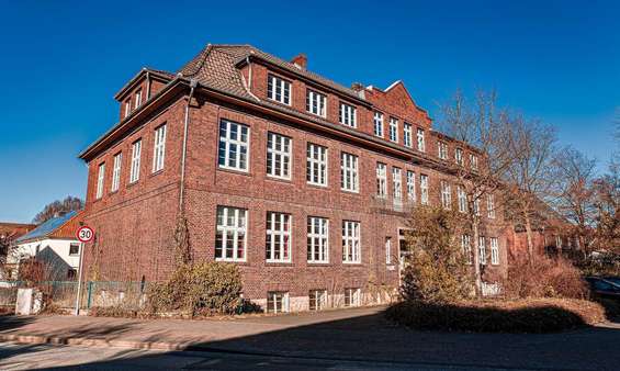 Aktueller Zustand der Fachschule - Souterrain-Wohnung in 32756 Detmold mit 84m² kaufen