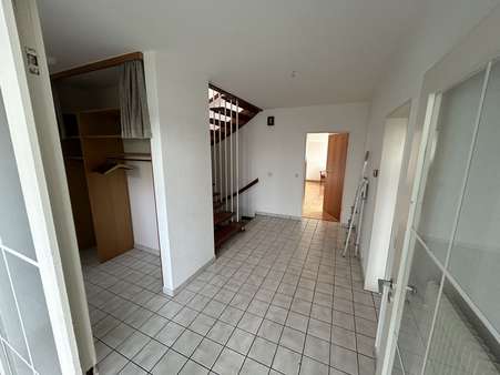 Flur EG - Reihenmittelhaus in 33100 Paderborn mit 124m² kaufen