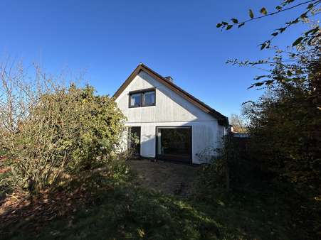 Rückseite mit Terrasse - Einfamilienhaus in 32758 Detmold / Loßbruch mit 151m² kaufen