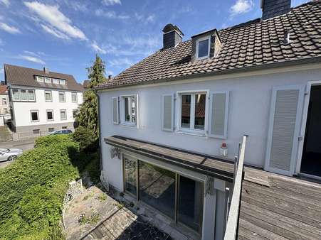 Blick auf die Terrasse - Einfamilienhaus in 32756 Detmold mit 286m² kaufen