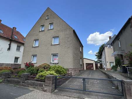 Ansicht mit Garagenzufahrt Ansicht mit Garagenzufahrt - Zweifamilienhaus in 32825 Blomberg mit 170m² kaufen