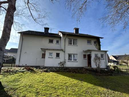 Außenansicht - Zweifamilienhaus in 34414 Warburg / Wormeln mit 190m² kaufen