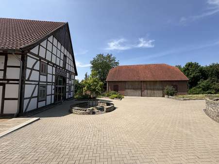 Blick auf die Scheune Blick auf die Scheune - Resthof in 32758 Detmold / Oettern-Bremke mit 232m² kaufen