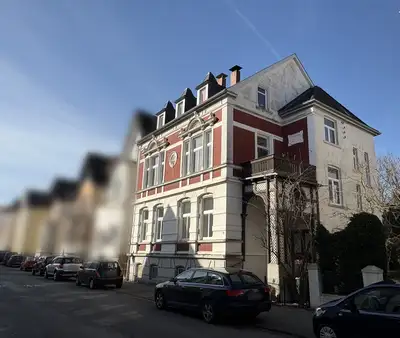 Stilvolle OG-Wohnung, Altbau-Villa in City-Lage!