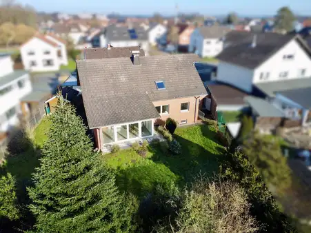 Zweifamilienhaus plus Abrissobjekt bieten hervorragende Möglichkeit!