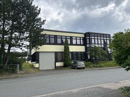 Ansicht Nordwest - Industriehalle in 33189 Schlangen mit 2847m² kaufen