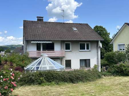 Gartenansicht - Zweifamilienhaus in 32683 Barntrup mit 153m² kaufen
