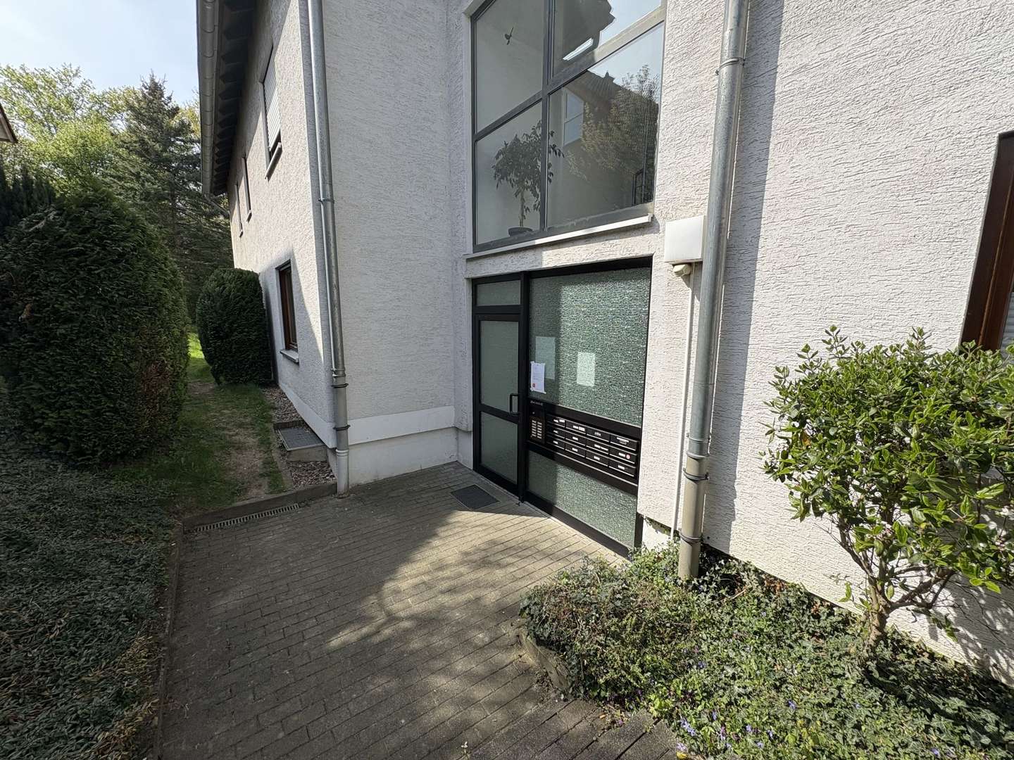Hauseingang - Etagenwohnung in 33100 Paderborn mit 68m² kaufen