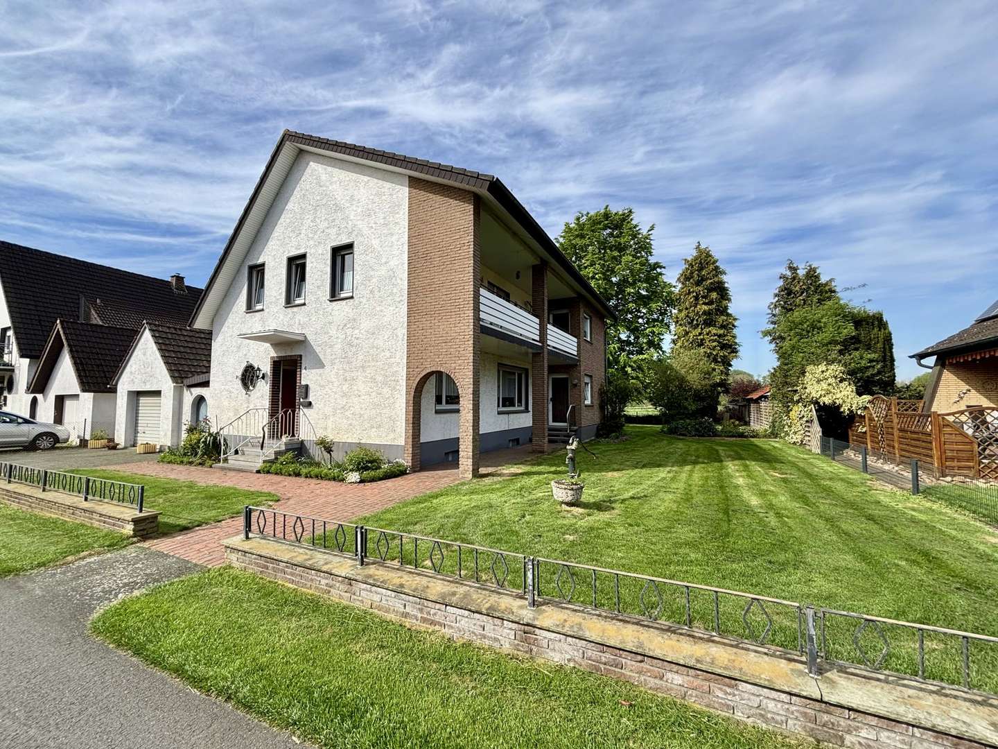 seitliche Frontansicht - Einfamilienhaus in 33129 Delbrück / Westenholz mit 145m² kaufen