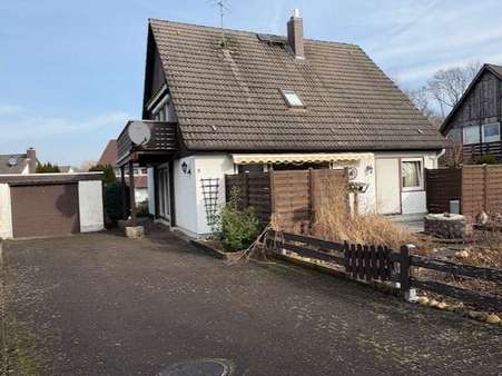 Straßenansicht - Haus in 37691 Boffzen mit 150m² kaufen