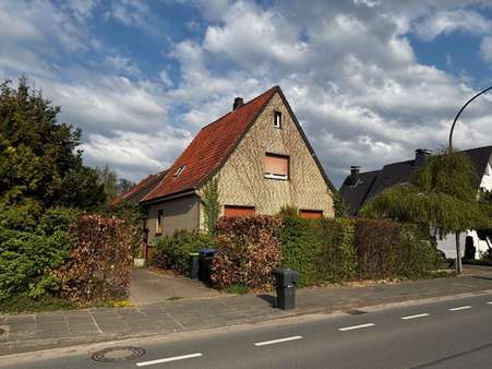 Straßenansicht - Einfamilienhaus in 32791 Lage mit 84m² kaufen