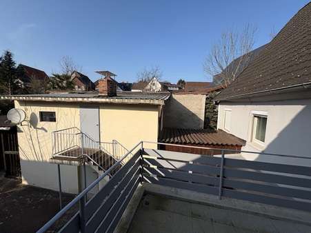 Balkon und Nebengebäude - Einfamilienhaus in 37671 Höxter / Albaxen mit 145m² kaufen
