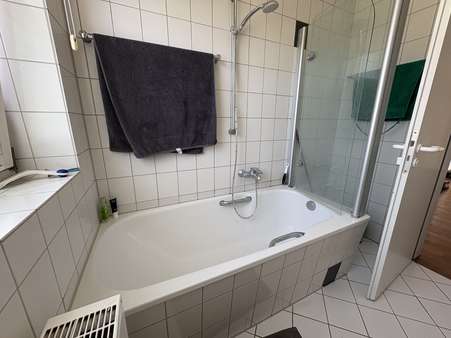 Bad  - Dachgeschosswohnung in 32756 Detmold mit 69m² kaufen