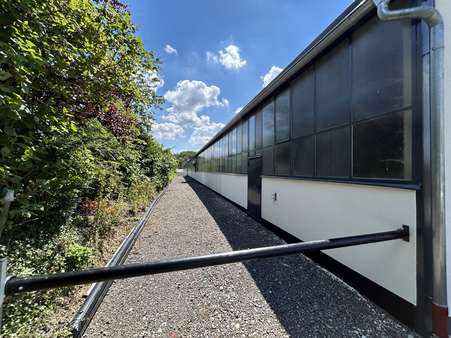 Nordseite gen Ost - Industriehalle in 32760 Detmold / Spork-Eichholz mit 1680m² mieten