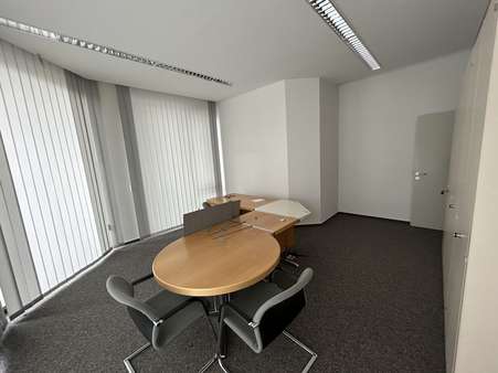 Eckbüro - Ladenlokal in 32805 Horn-Bad Meinberg / Bad Meinberg mit 351m² mieten
