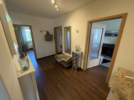 Flur - Etagenwohnung in 33106 Paderborn / Elsen mit 92m² kaufen