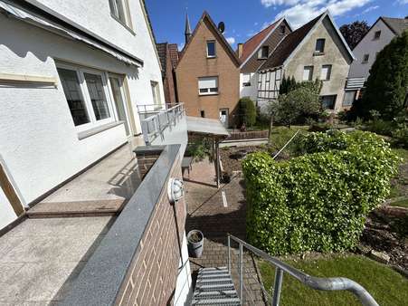 Blick in den Garten Blick in den Garten - Zweifamilienhaus in 32825 Blomberg mit 150m² kaufen