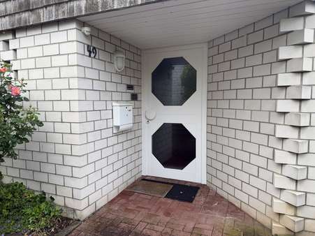 Eingangstür - Bungalow in 33014 Bad Driburg mit 113m² kaufen