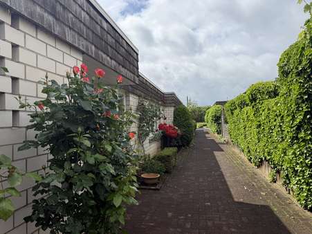 Zuwegung - Bungalow in 33014 Bad Driburg mit 113m² kaufen