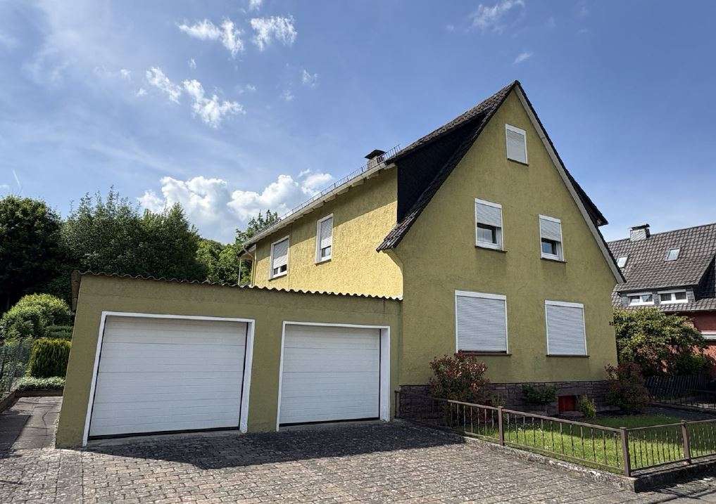 Titelbild - Einfamilienhaus in 37688 Beverungen mit 175m² kaufen
