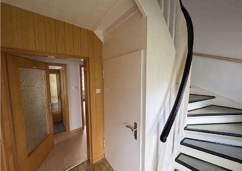 Treppenhaus EG - Einfamilienhaus in 37688 Beverungen mit 175m² kaufen