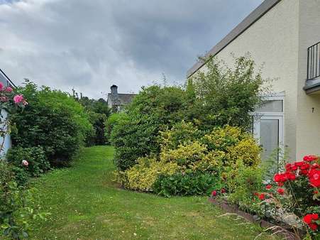 Blick in den Garten Blick in den Garten - Einfamilienhaus in 37671 Höxter mit 165m² kaufen