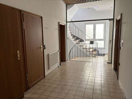 Flur Flur - Etagenwohnung in 32756 Detmold mit 117m² kaufen