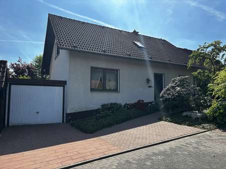 Straßenansicht Straßenansicht - Einfamilienhaus in 32791 Lage mit 111m² kaufen