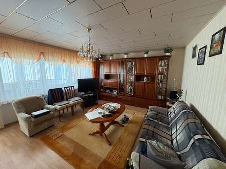 Wohnzimmer - Etagenwohnung in 37671 Höxter mit 72m² kaufen