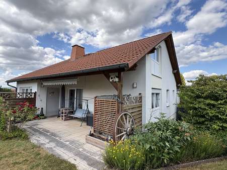Überdachte Terrasse Überdachte Terrasse - Einfamilienhaus in 37691 Boffzen mit 156m² kaufen