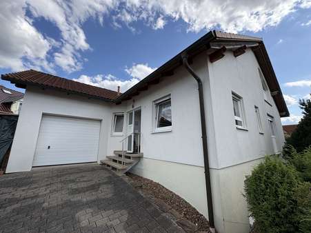 Eingang + Garage Eingang + Garage - Einfamilienhaus in 37691 Boffzen mit 156m² kaufen