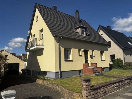 Straßenansicht 2 Straßenansicht 2 - Zweifamilienhaus in 32791 Lage mit 120m² kaufen
