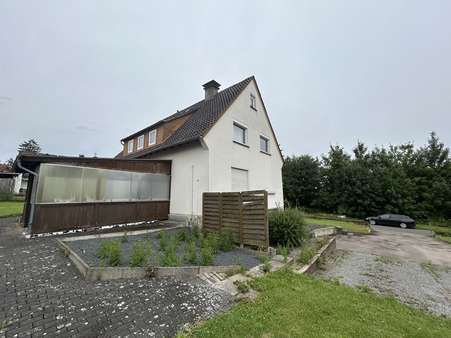Seitenansicht Seitenansicht - Zweifamilienhaus in 32805 Horn-Bad Meinberg mit 134m² kaufen