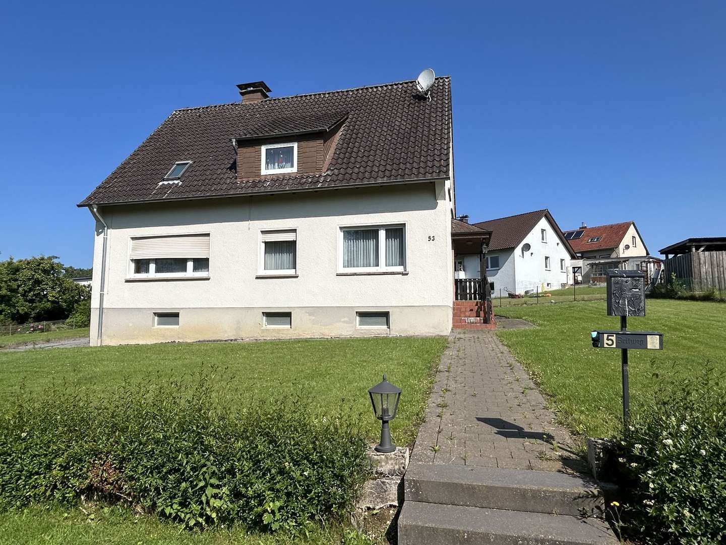 Exposé-Foto Exposé-Foto - Zweifamilienhaus in 32805 Horn-Bad Meinberg mit 134m² kaufen