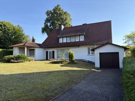 Straßenansicht Straßenansicht - Zweifamilienhaus in 32760 Detmold / Hiddesen mit 214m² kaufen