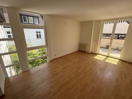 Wohnzimmer - Etagenwohnung in 32756 Detmold mit 93m² kaufen