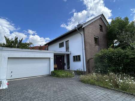 Straßenansicht - Einfamilienhaus in 32825 Blomberg mit 187m² kaufen