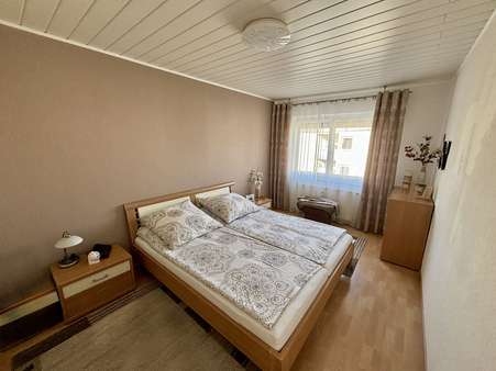 Elternschlafzimmer Elternschlafzimmer - Etagenwohnung in 33104 Paderborn / Schloß Neuhaus mit 72m² kaufen