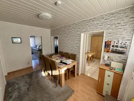 Ihr neues Zuhause in Schloß Neuhaus – 
3-Zi.-Wohnung mit Balkon & Garage