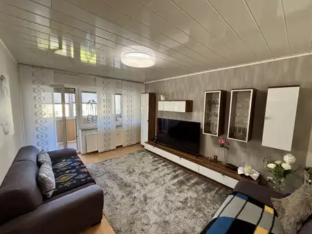 Ihr neues Zuhause in Schloß Neuhaus – 
3-Zi.-Wohnung mit Balkon & Garage