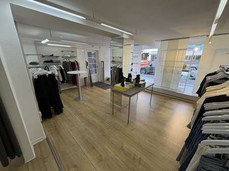 Laden Laden - Haus in 32756 Detmold mit 220m² kaufen